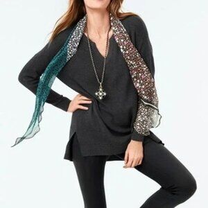 CAbi Snuggle Pullover Sweater Size XXS Gray V Neck Oversized Cozy Lounge Soft Kn